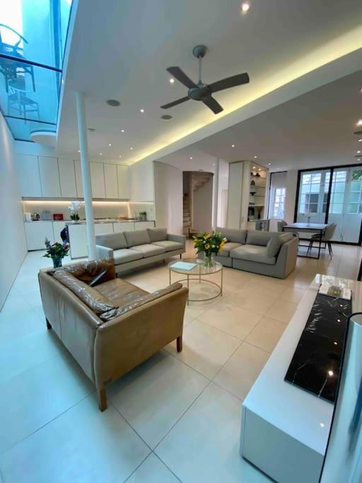Сasa de vacaciones Stunning 4 Bed Mews House With Patio