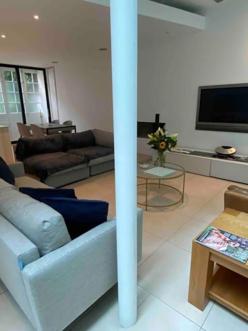 Stunning 4 Bed Mews House With Patio Сasa de vacaciones Londres