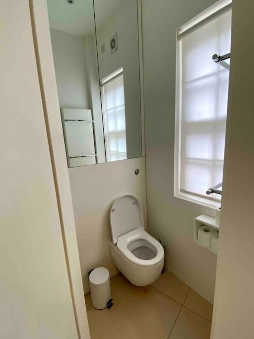 Сasa de vacaciones Stunning 4 Bed Mews House With Patio Londres