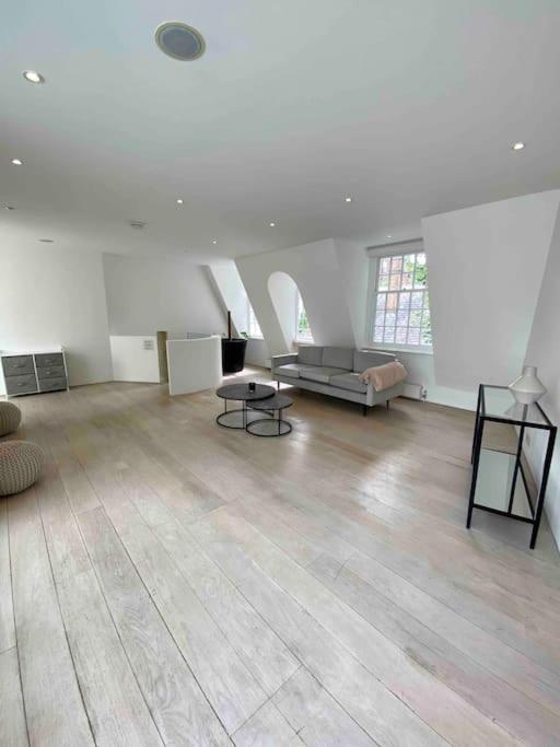 Stunning 4 Bed Mews House With Patio Сasa de vacaciones Londres
